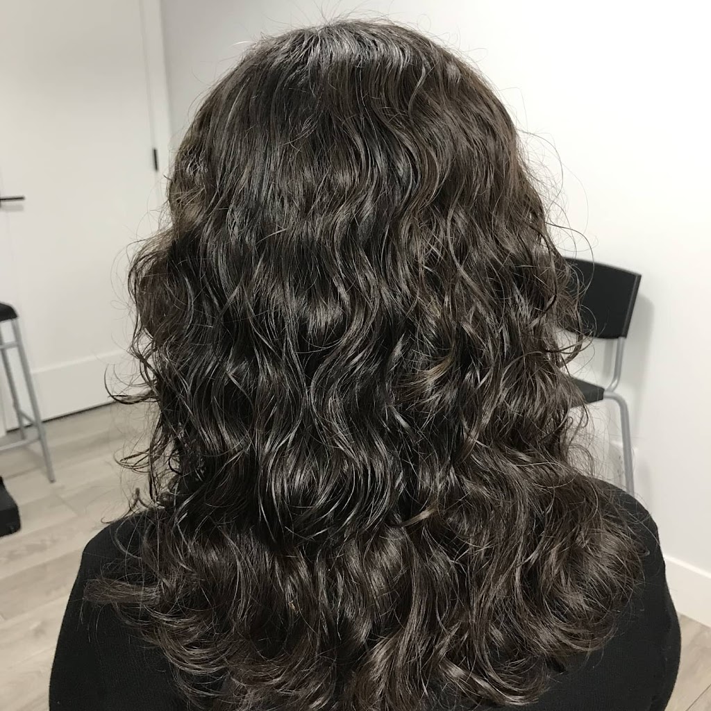Me Time Hair Studio 艾艾美发 | 16612 Edgewood Dr, Surrey, BC V3Z 9X9, Canada | Phone: (778) 980-8158