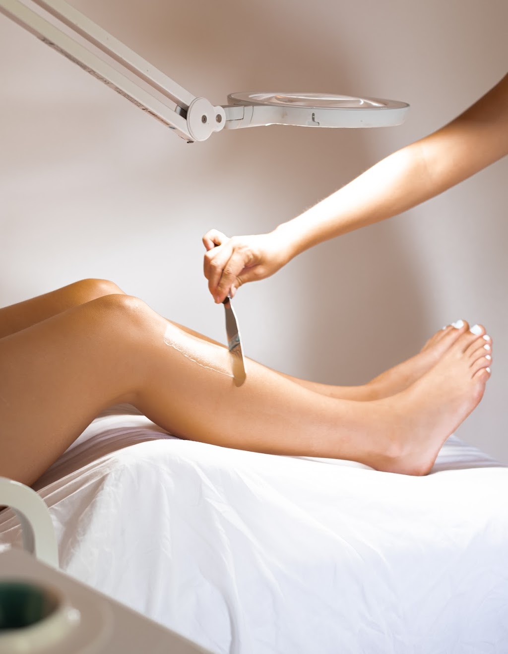 Institut de beauté - AlexEsthétique | 64 Rue dOttawa, Granby, QC J2G 2R9, Canada | Phone: (579) 488-9647