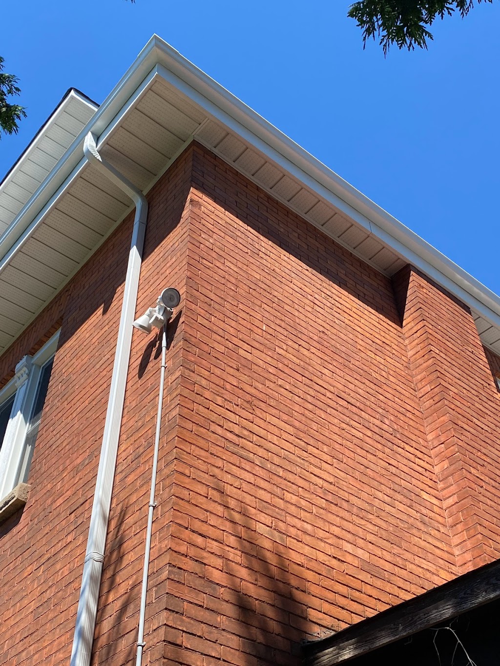 C & C Seamless Eavestrough | 315 Airport Rd, Pembroke, ON K8A 6W7, Canada | Phone: (613) 355-1617