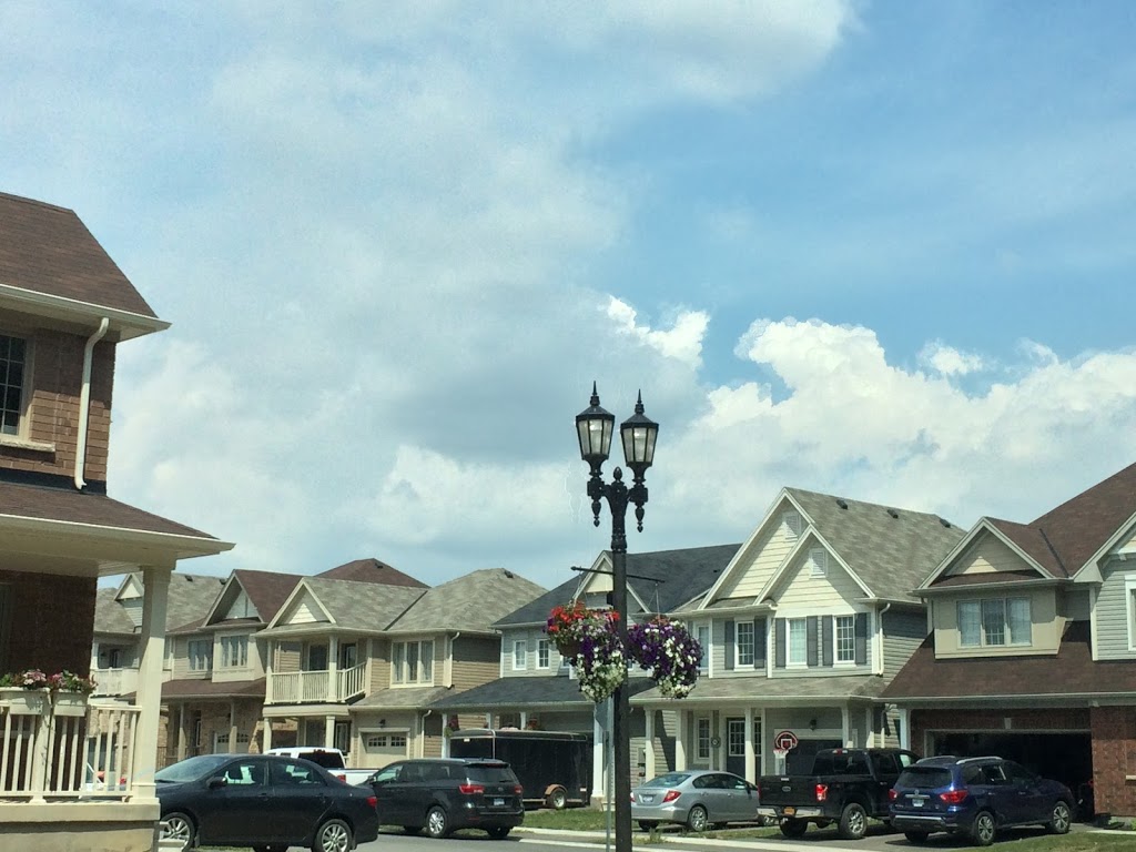 Fantasy Holidays Beautiful Buckeye Vacation Home | Buckeye Crescent, Niagara Falls, ON L2H 2Y6, Canada | Phone: (905) 359-3997