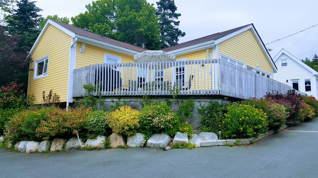 Larindas Landing Oceanfront Cottages | 7532 St Margarets Bay Rd, Boutiliers Point, NS B3Z 1S6, Canada | Phone: (866) 766-2233