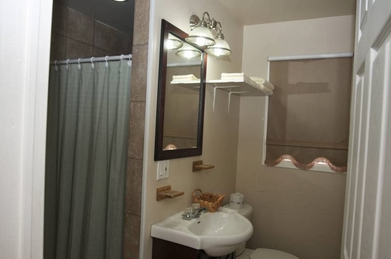 Country Inn Motel | 8230 HWY 3 W, Dunnville, ON N1A 2W4, Canada | Phone: (905) 774-7363