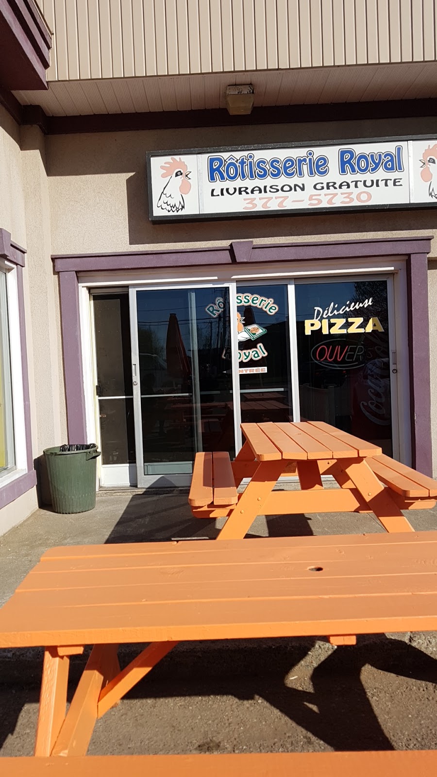 Rotisserie Pizzeria Royal | 7385 Rue Notre Dame O, Trois-Rivières, QC G9B 1L8, Canada | Phone: (819) 377-5730