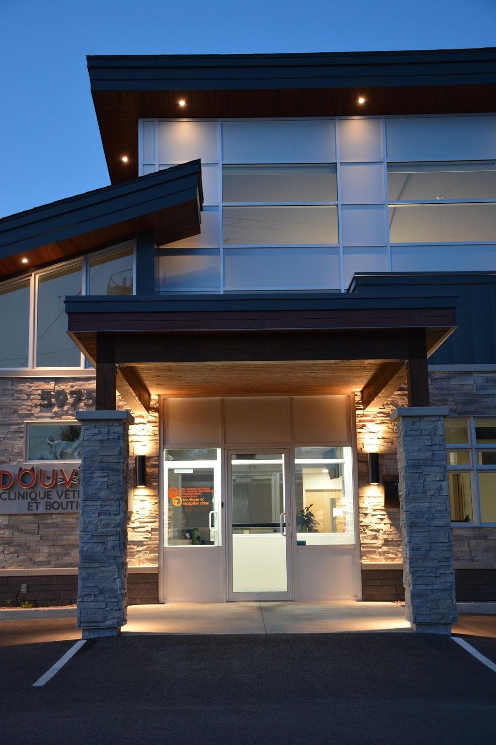 Clinique Veterinaire Douville | 5975 Boulevard Laurier O, Saint-Hyacinthe, QC J2S 3W1, Canada | Phone: (450) 774-1900