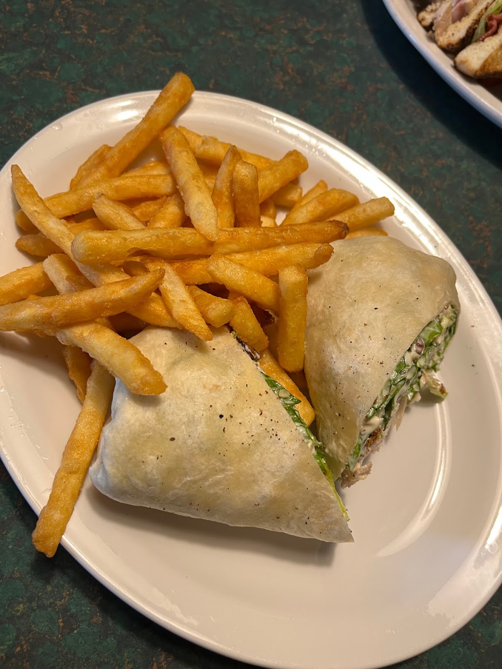Finnigans Road House | 955 Pembroke St E, Pembroke, ON K8A 3M3, Canada | Phone: (613) 735-2333