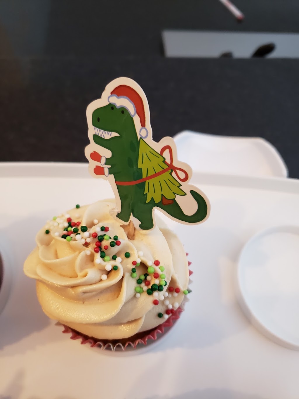 Vals Cupcakery | 1067 Ambercrest St, Gloucester, ON K1J 1G3, Canada | Phone: (613) 315-9656