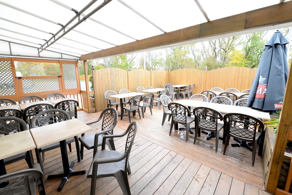Bulls Bistro | 2159 Avenue Notre Dame, Québec, QC G2E 3E8, Canada | Phone: (418) 872-4731
