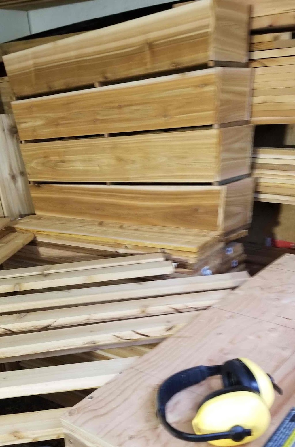 Cedar Garden Beds | 3326 Edgemont Blvd, North Vancouver, BC V7R 2P3, Canada | Phone: (604) 657-7618
