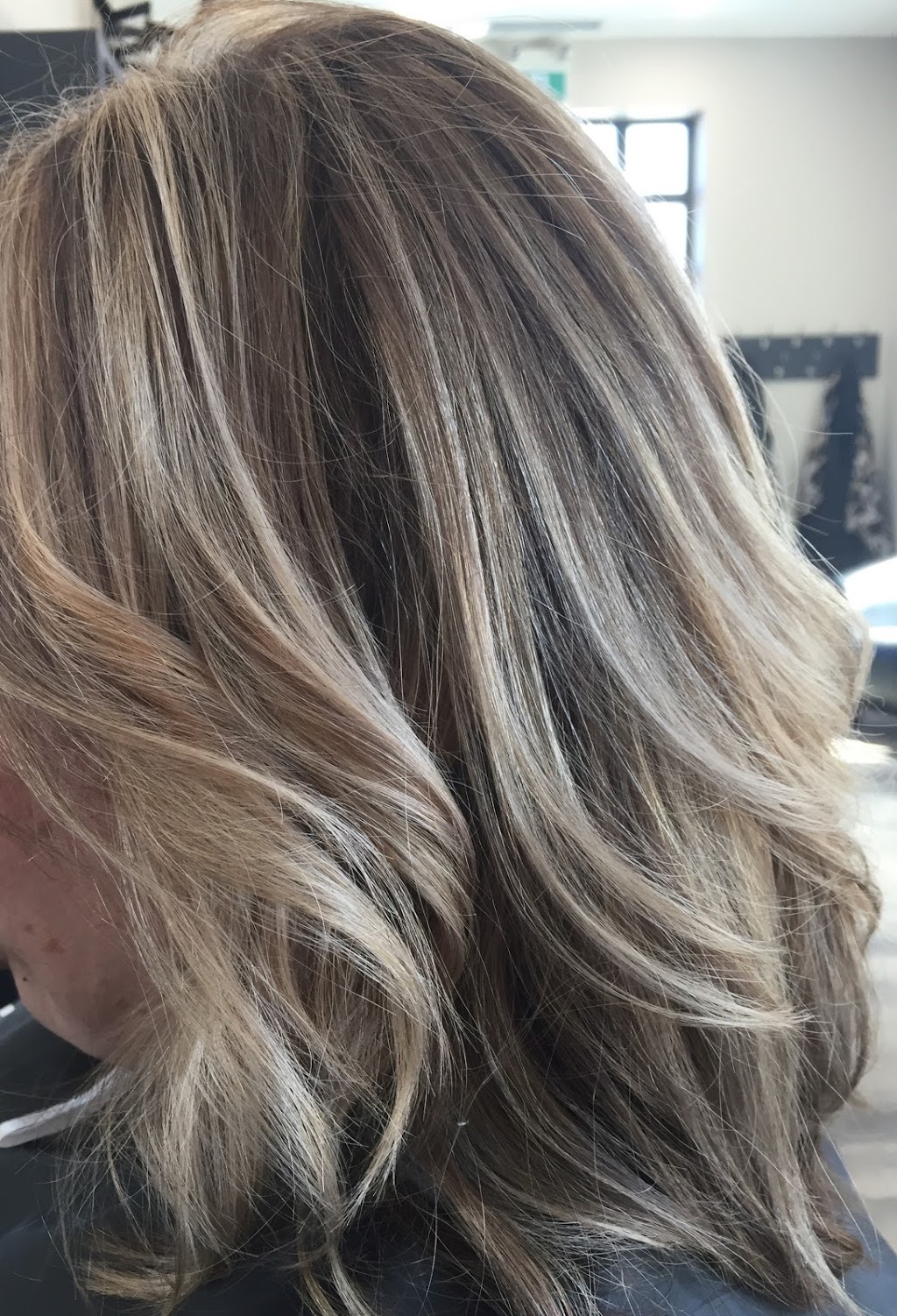 Waves Hair Studio | 2486 Old Bronte Rd Suite 110, Oakville, ON L6M 4J2, Canada | Phone: (905) 469-3055