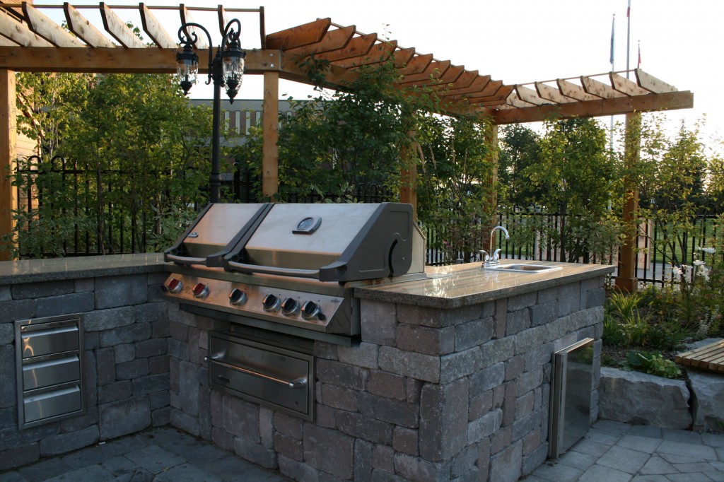 Lees Landscaping Ontario | 3298 Rainbow Valley Rd W, Minesing, ON L9X 1G7, Canada | Phone: (705) 721-8680