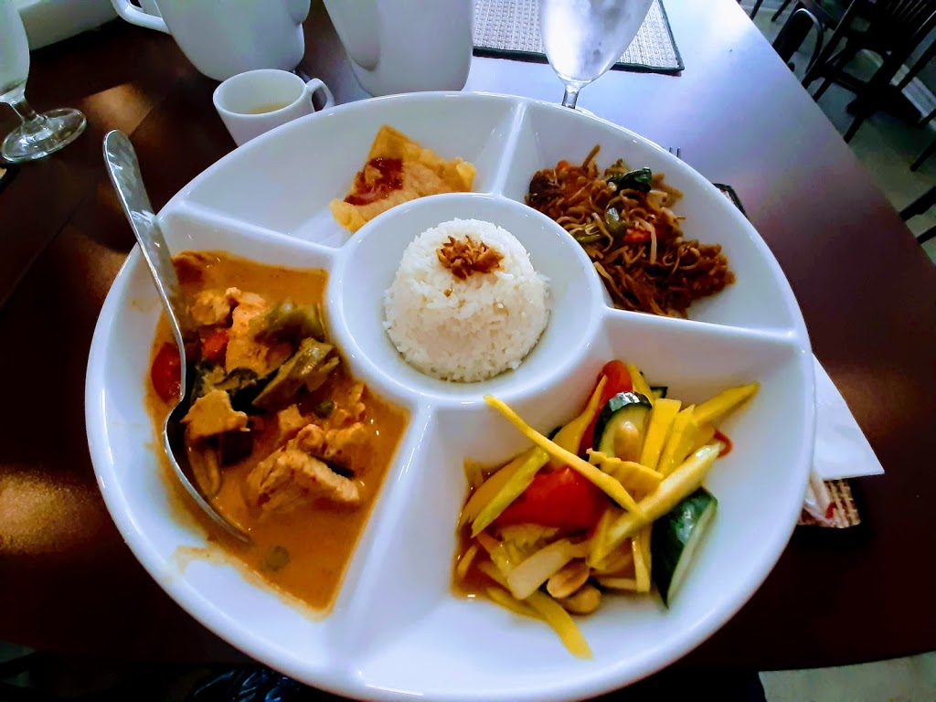 Som Tum Thai | 260 Nepean St, Ottawa, ON K1R 5G3, Canada | Phone: (613) 781-8424