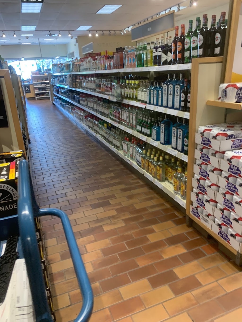 LCBO | Rossland Square, 555 Rossland Rd E, Oshawa, ON L1K 1K8, Canada | Phone: (905) 579-6563
