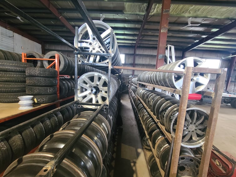 LEntrepôt du pneu de Québec | 1745 Rte de lAéroport, LAncienne-Lorette, QC G2G 2P5, Canada | Phone: (418) 871-8000