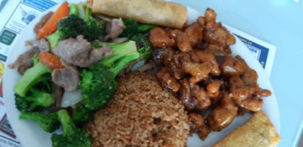 Dekies Restaurant | 720 Sackville Dr, Lower Sackville, NS B4E 3A4, Canada | Phone: (902) 252-4100