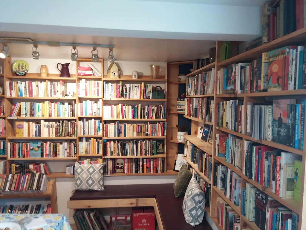 The Book Lady | 24 Market St, Fenelon Falls, ON K0M 1N0, Canada | Phone: (705) 886-2665