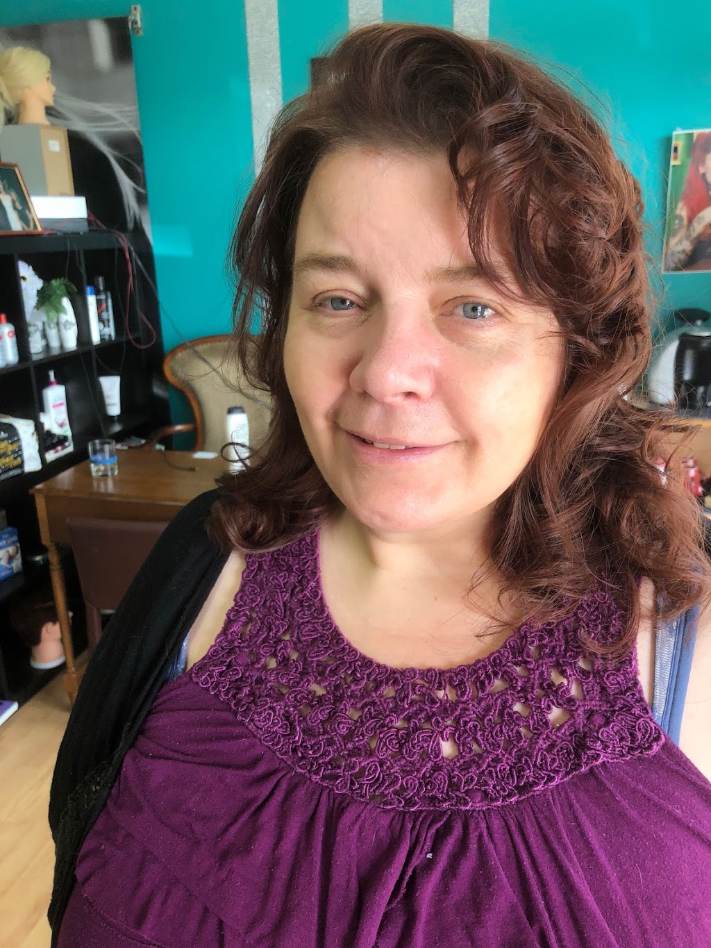 Bombshells Beauty Bar | 4815 Centre St NW, Calgary, AB T2E 2Z6, Canada | Phone: (403) 520-0322