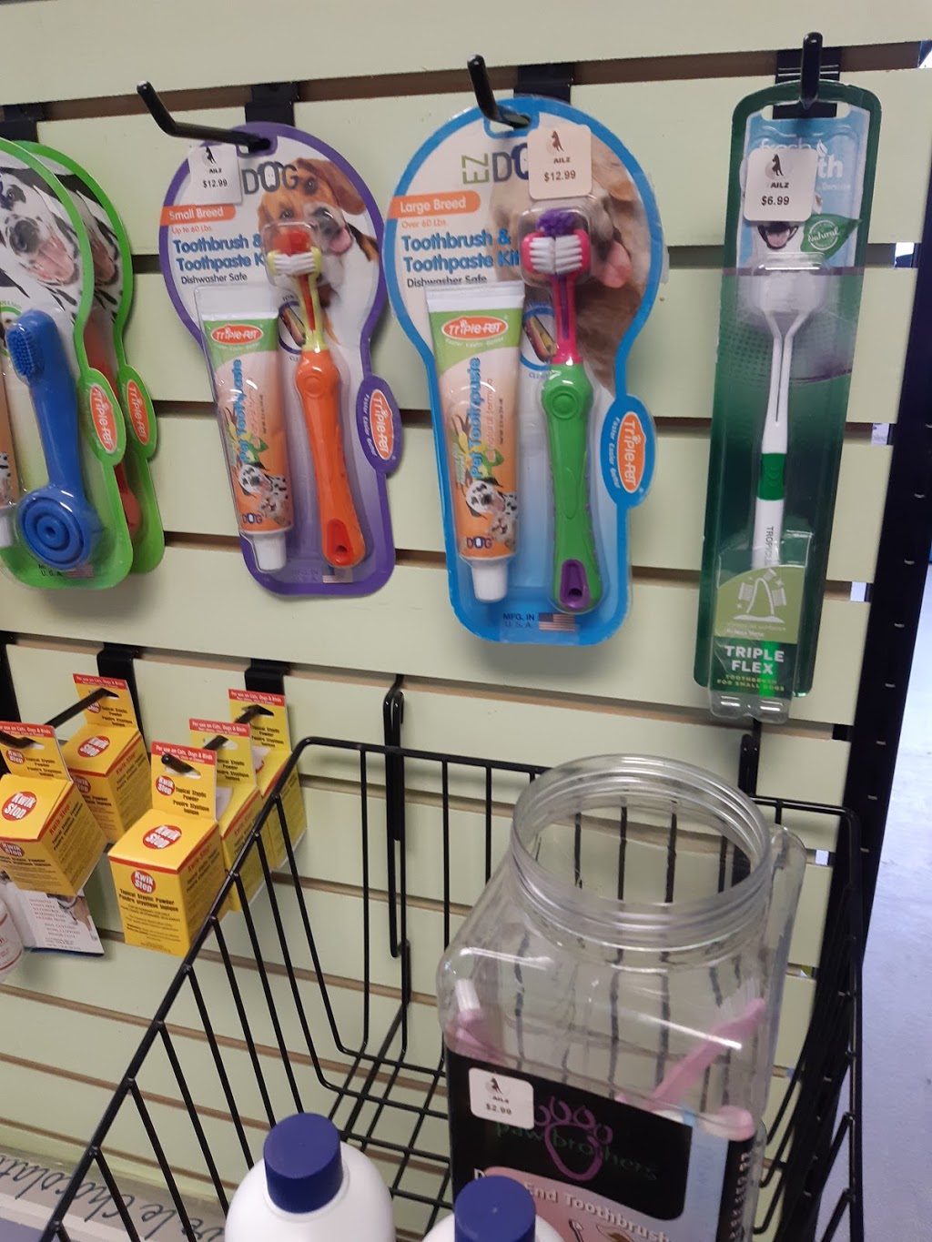 Tailz | 12004 111 Ave NW, Edmonton, AB T5G 0E6, Canada | Phone: (780) 988-0089