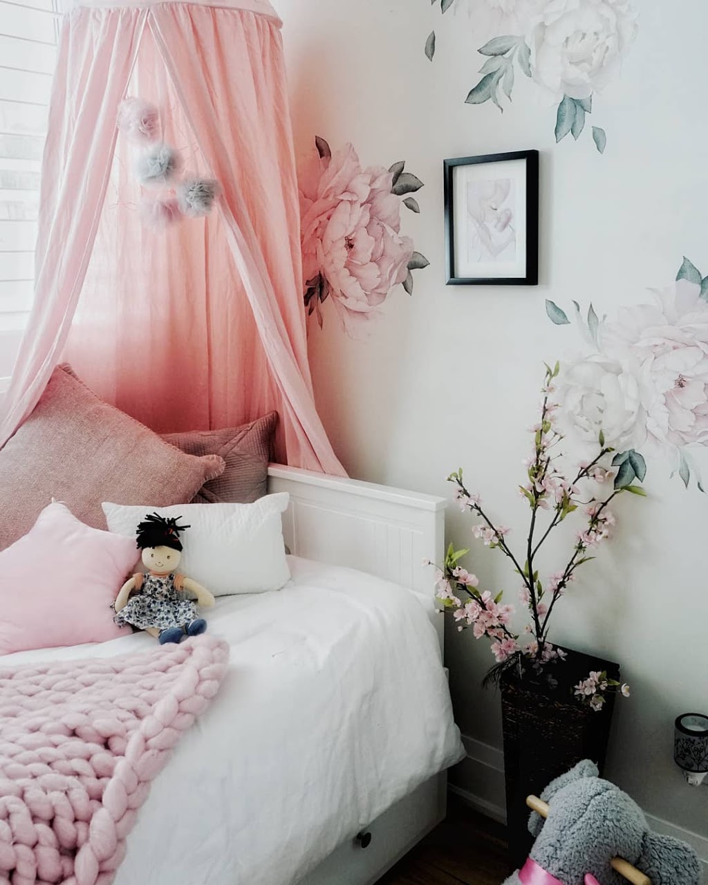 Button Nose Interiors | 15724 Hurontario St, Caledon Village, ON L7C 2C4, Canada | Phone: (647) 937-0777
