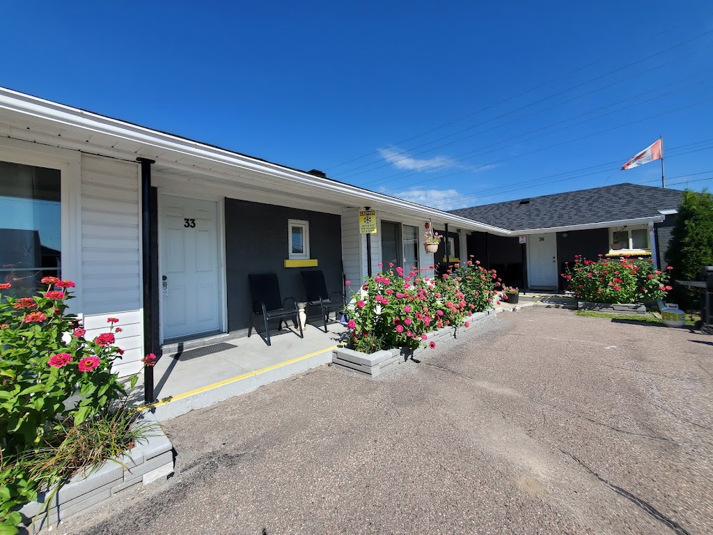 Hillside Inn | 638 Pembroke St E, Pembroke, ON K8A 3L9, Canada | Phone: (613) 732-3616
