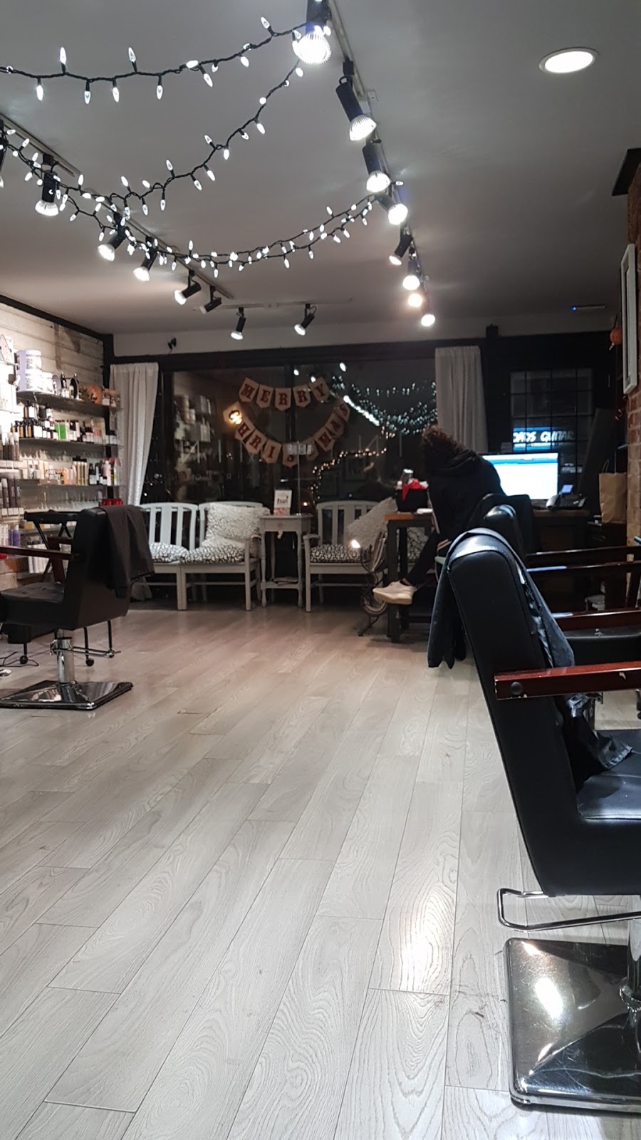 Mint Hair Lounge | 2221 Clarke St, Port Moody, BC V3H 1Y6, Canada | Phone: (604) 936-3661