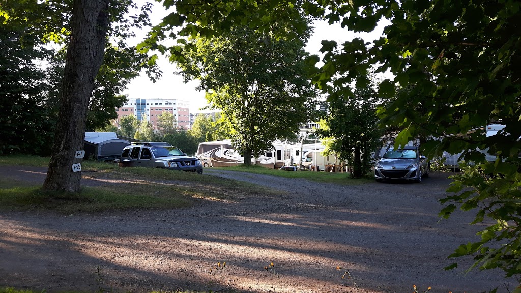 Camping La Relâche | 1355 Boulevard Guillaume-Couture, Saint-Romuald, QC G6W 5M6, Canada | Phone: (418) 839-4743