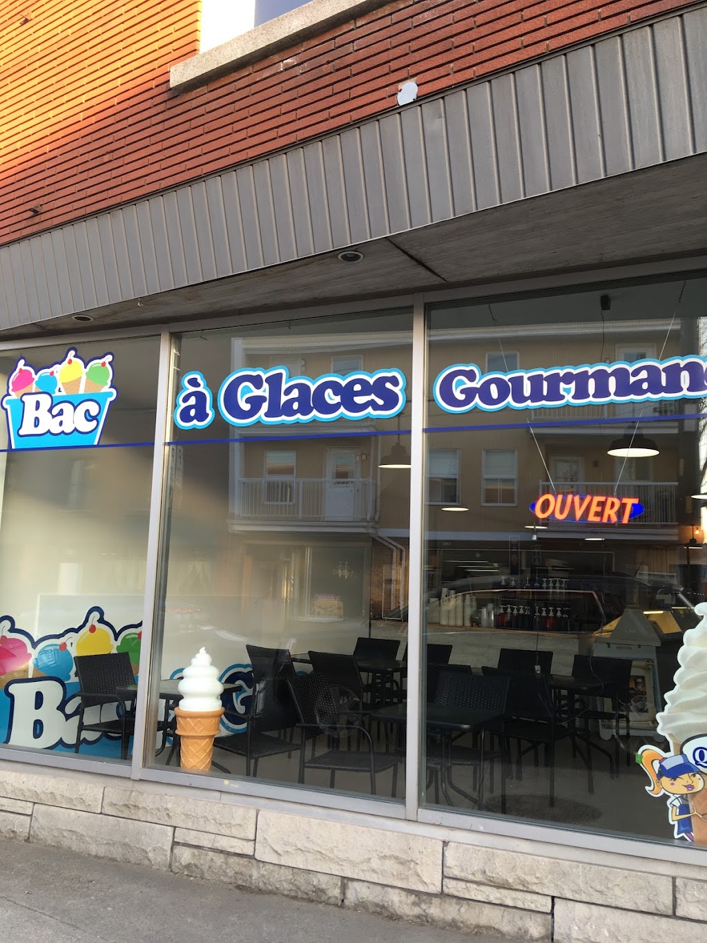 Bac À Glaces | 36 Rue Augusta, Sorel-Tracy, QC J3P 1A4, Canada | Phone: (450) 746-8080