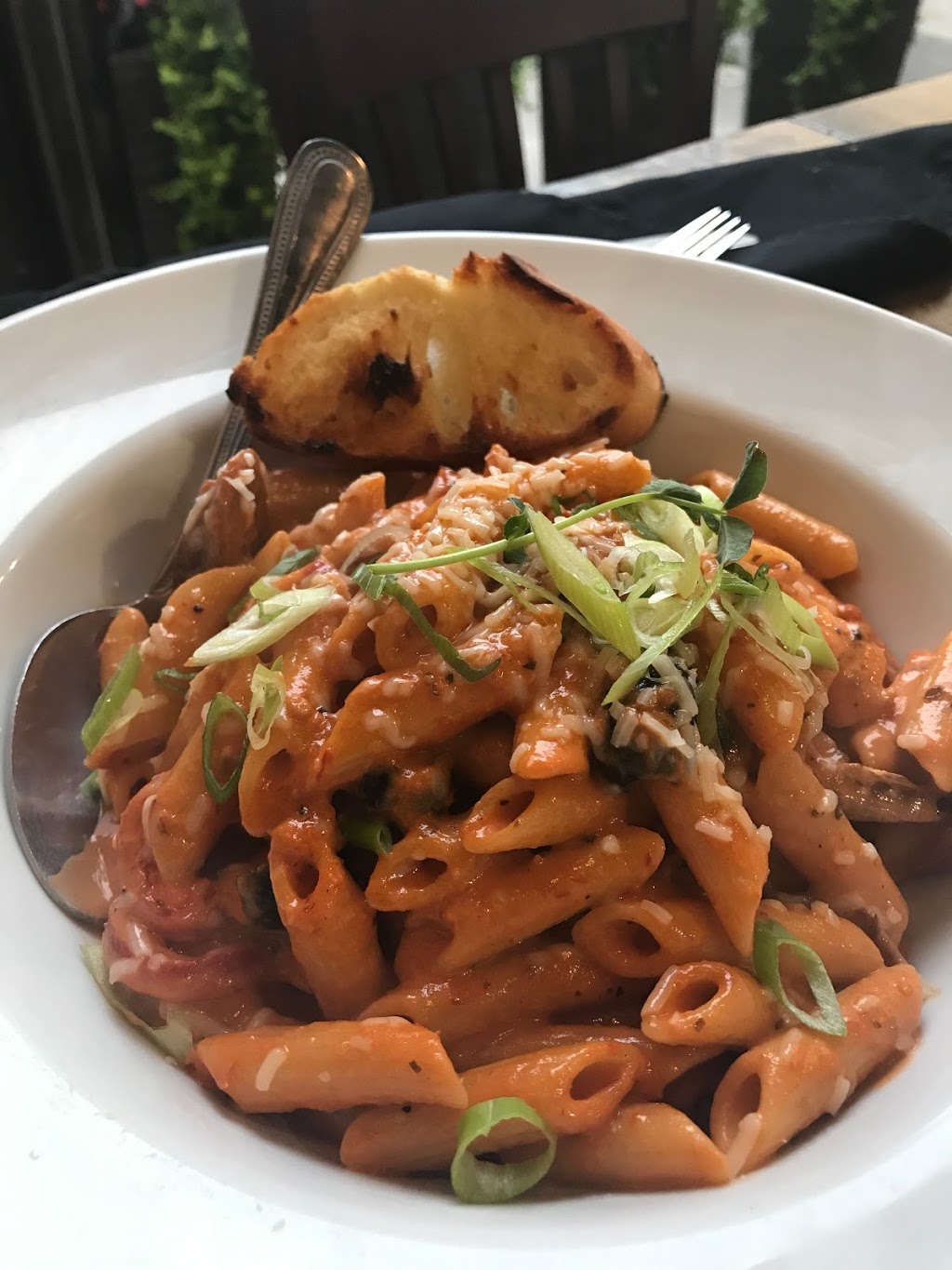 Queens Cafe | 48 Victoria Rd S, Guelph, ON N1E 5P6, Canada | Phone: (519) 824-6868
