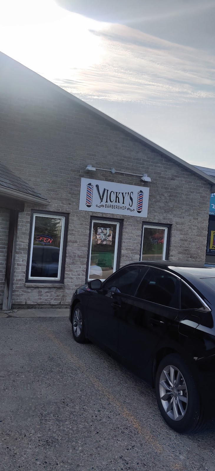 Vickys Barber Shop | 236 Norwich Ave Unit 6, Woodstock, ON N4S 3V9, Canada | Phone: (519) 532-3240