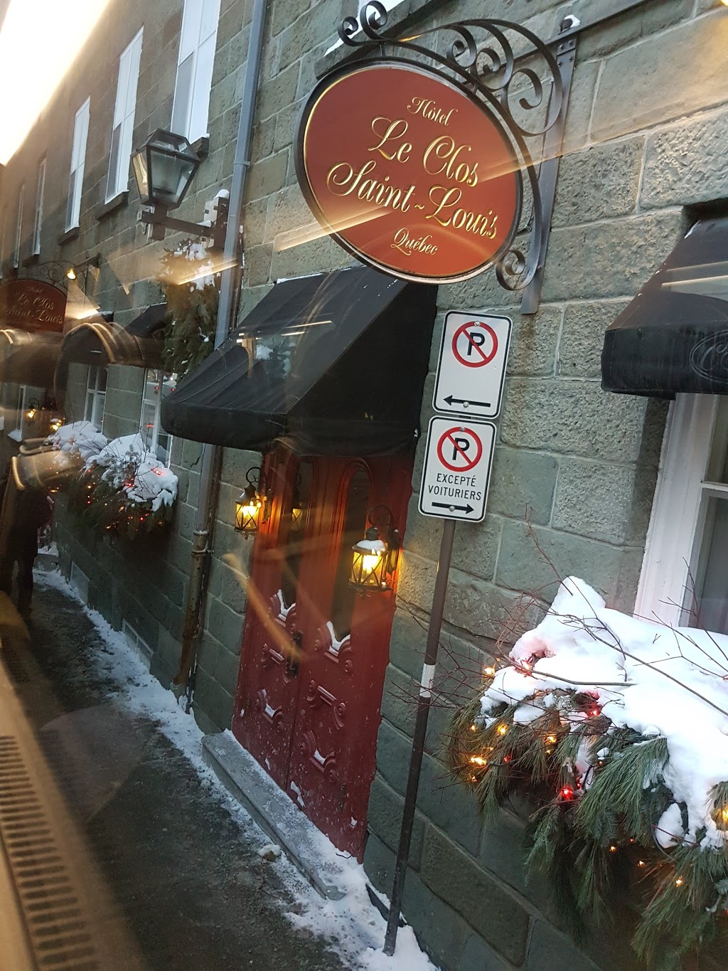 Maison Du Général | 72 Rue Saint Louis, Québec, QC G1R 3Z3, Canada | Phone: (418) 694-1905
