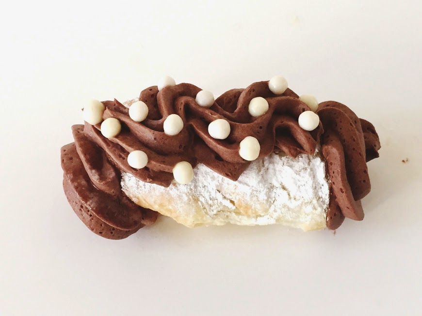 Cannoli Queens | 200 Marycroft Ave #23, Woodbridge, ON L4L 5X9, Canada | Phone: (905) 850-8880