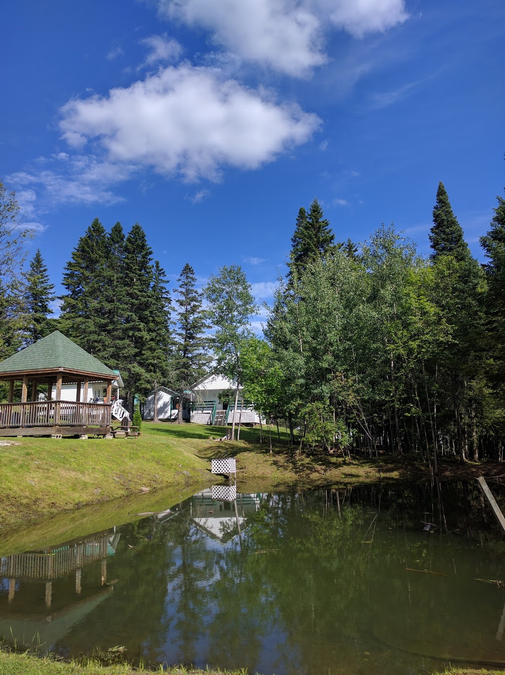 Frontier Lodge | 1406 QC-141, Saint-Herménégilde, QC J0B 2W0, Canada | Phone: (819) 844-2277