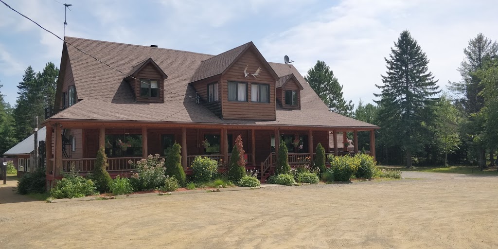 Auberge du Trappeur | 2120 Chemin St François, Saint-Mathieu-du-Parc, QC G0X 1N0, Canada | Phone: (866) 356-2600