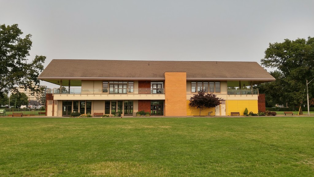 Windsor Park field | 2451 Windsor Rd, Victoria, BC V8S 5H3, Canada | Phone: (250) 592-7275