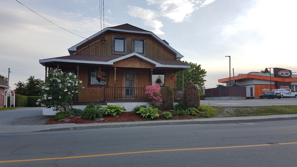 Salon de coiffure Vis-A-Vis | 990 Rue Saint-Alphonse N, Thetford Mines, QC G6G 3X5, Canada | Phone: (418) 334-0402