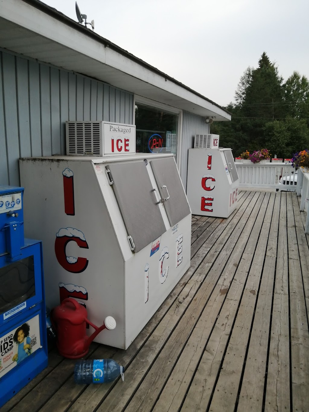 Katrine General Store | 11 Doe Lake Rd, Katrine, ON P0A 1L0, Canada | Phone: (705) 382-2397