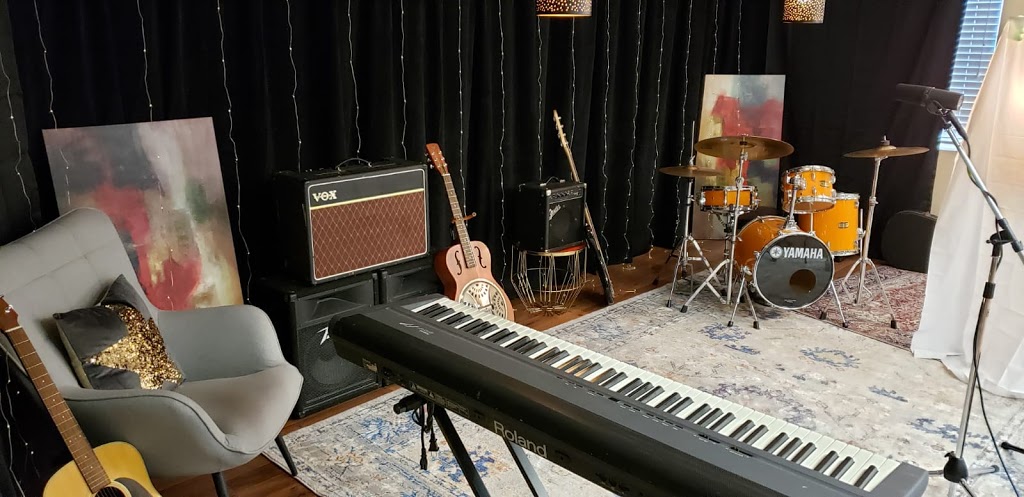 Hilltop Studios | 7 Hilltop Rd, Toronto, ON M6C 3C5, Canada | Phone: (416) 781-2281