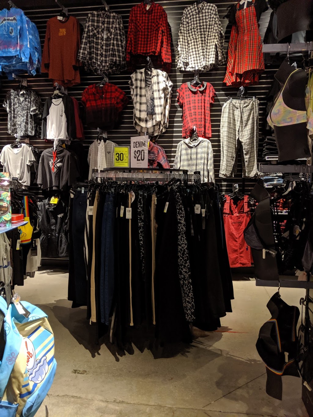 Hot Topic | 300, 429 Taylor Rd S S4 RM, Niagara-on-the-Lake, ON L0S 1J0, Canada | Phone: (905) 641-2253