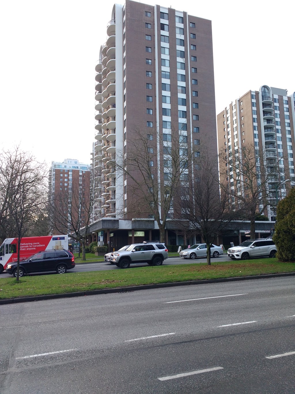 Langara Gardens | 621 W 57th Ave, Vancouver, BC V6P 6P5, Canada | Phone: (604) 327-1178