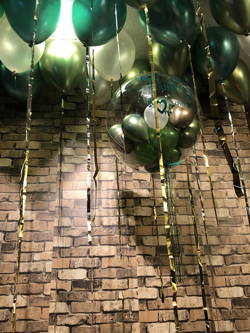 Balloons by Mina | 39A Valley Woods Rd #903, North York, ON M3A 2R5, Canada | Phone: (647) 927-8108
