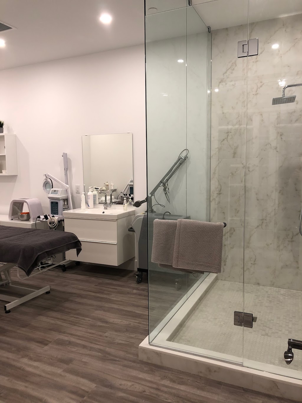 La Lumière Spa | 2575 Dundas St W Unit #20, Mississauga, ON L5K 2M6, Canada | Phone: (905) 569-7666
