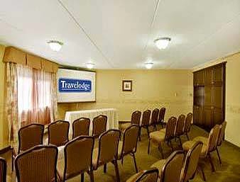Travelodge by Wyndham Ottawa East | 1486 Innes Rd, Gloucester, ON K1B 3V5, Canada | Phone: (613) 702-0719