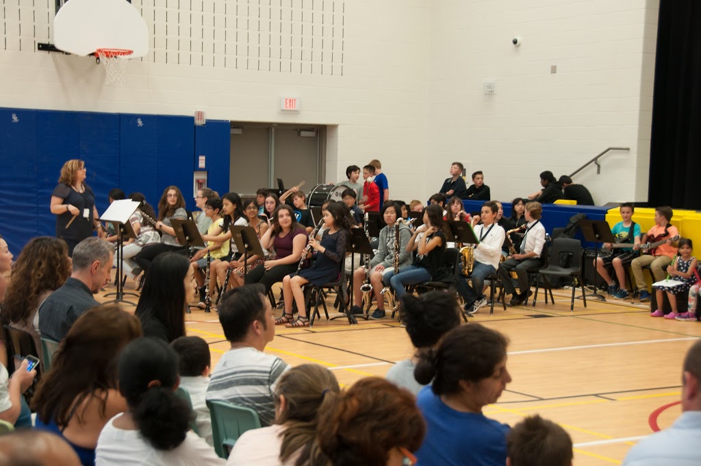 Rick Hansen Public School | 490 Mavrinac Blvd, Aurora, ON L4G 0J6, Canada | Phone: (905) 841-6225