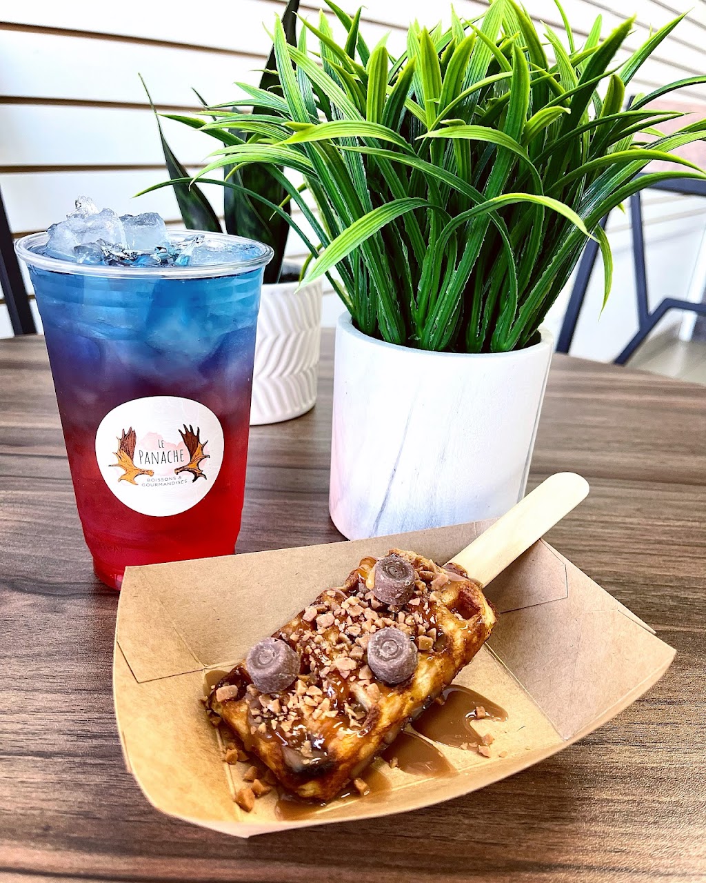 Le Panache boissons & gourmandises | 71 Rue Wellington, Coaticook, QC J1A 2H6, Canada | Phone: (819) 804-0650
