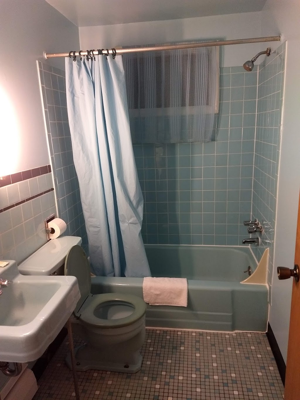 Bluebird Motel | 1630 Southwestern Blvd, West Seneca, NY 14224, USA | Phone: (716) 674-3174
