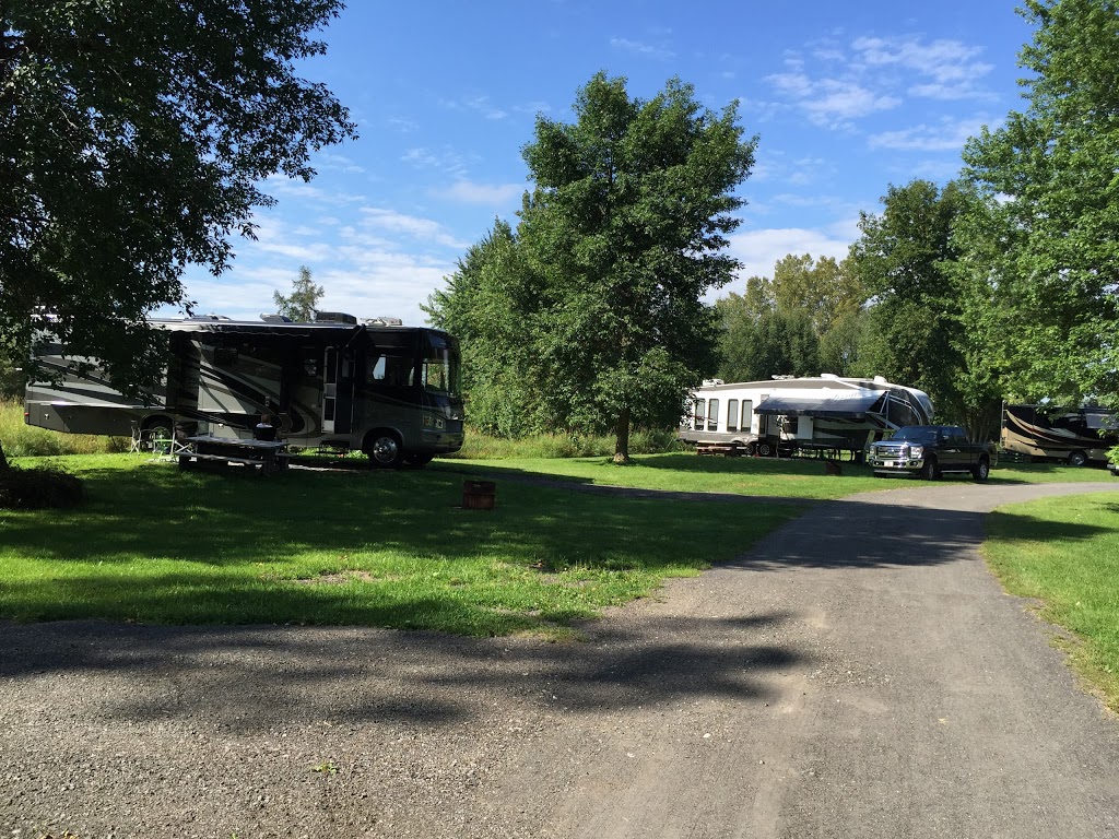 Camping Chenal-du-Moine | 1686 Chemin du Chenal du Moine, Sorel-Tracy, QC J3P 2K7, Canada | Phone: (877) 742-3113