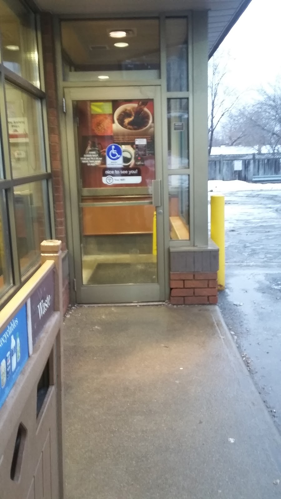 Tim Hortons | 177 Queenston St, St. Catharines, ON L2R 3A3, Canada | Phone: (905) 984-3386