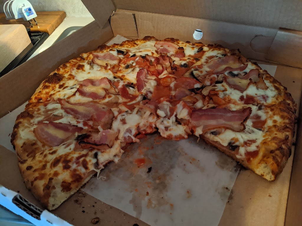 Robertos Pizzeria | 232 High St, Southampton, ON N0H 2L0, Canada | Phone: (519) 797-3787