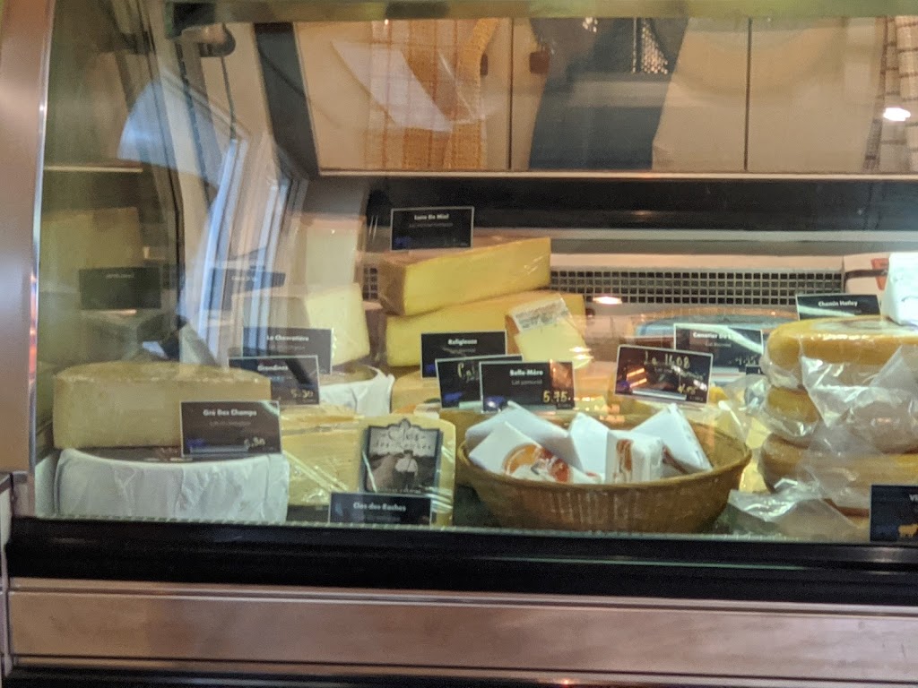 Fromagerie Le Mouton Blanc | 176 QC-230, La Pocatière, QC G0R 1Z0, Canada | Phone: (418) 856-6627