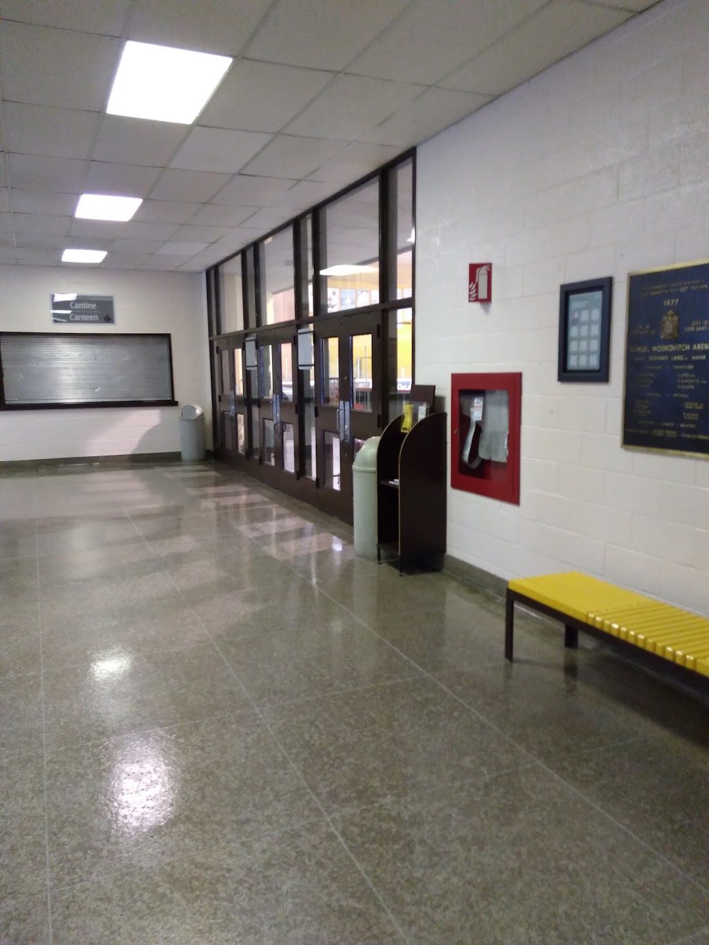 Aréna Samuel Moskovitch Arena | 6985 Chem. Mackle, Côte Saint-Luc, QC H4W 1A5, Canada | Phone: (514) 485-6806