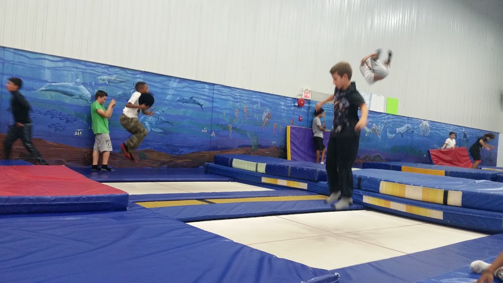 Club De Trampoline Acrosport | 1365 Boulevard Dagenais O, Laval, QC H7L 5Z9, Canada | Phone: (450) 622-0077